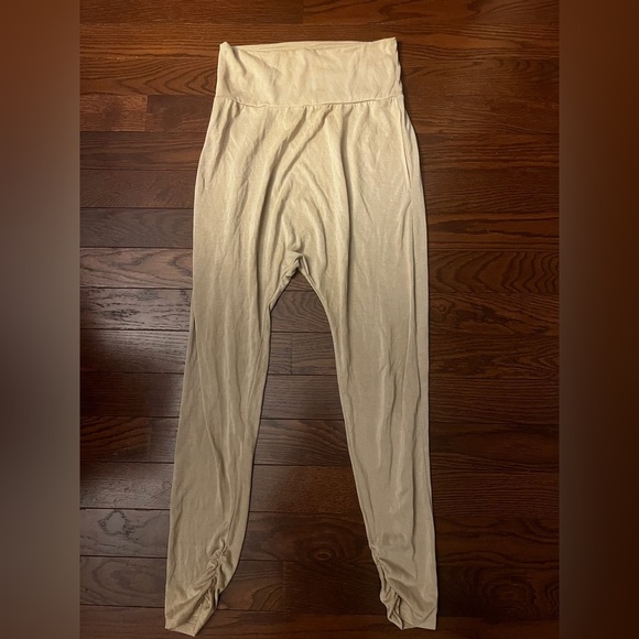 Brandy Melville Beige Fabric - Picture 7 of 12